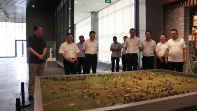 諾博汽車(chē)系統(tǒng)有限公司到金彩山酒文化園參觀考察