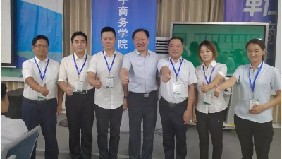 公司董事長帶隊(duì)赴深圳參加全網(wǎng)營銷培訓(xùn)