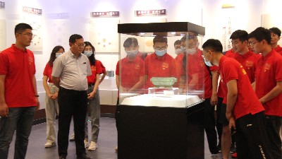 “學(xué)黨史、強(qiáng)信念、跟黨走”走進(jìn)金彩山酒文化園