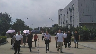 合作交流、共創(chuàng)共享 ——江蘇句容酒業(yè)來(lái)金彩山酒文化產(chǎn)業(yè)園考察交流